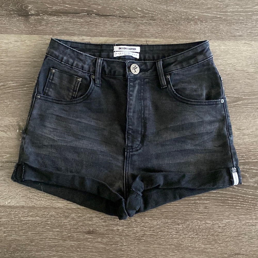 One Teaspoon Black Harlet’s Shorts, size 28